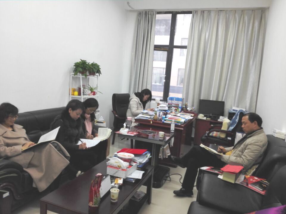 陆书记艺术传媒学院.jpg