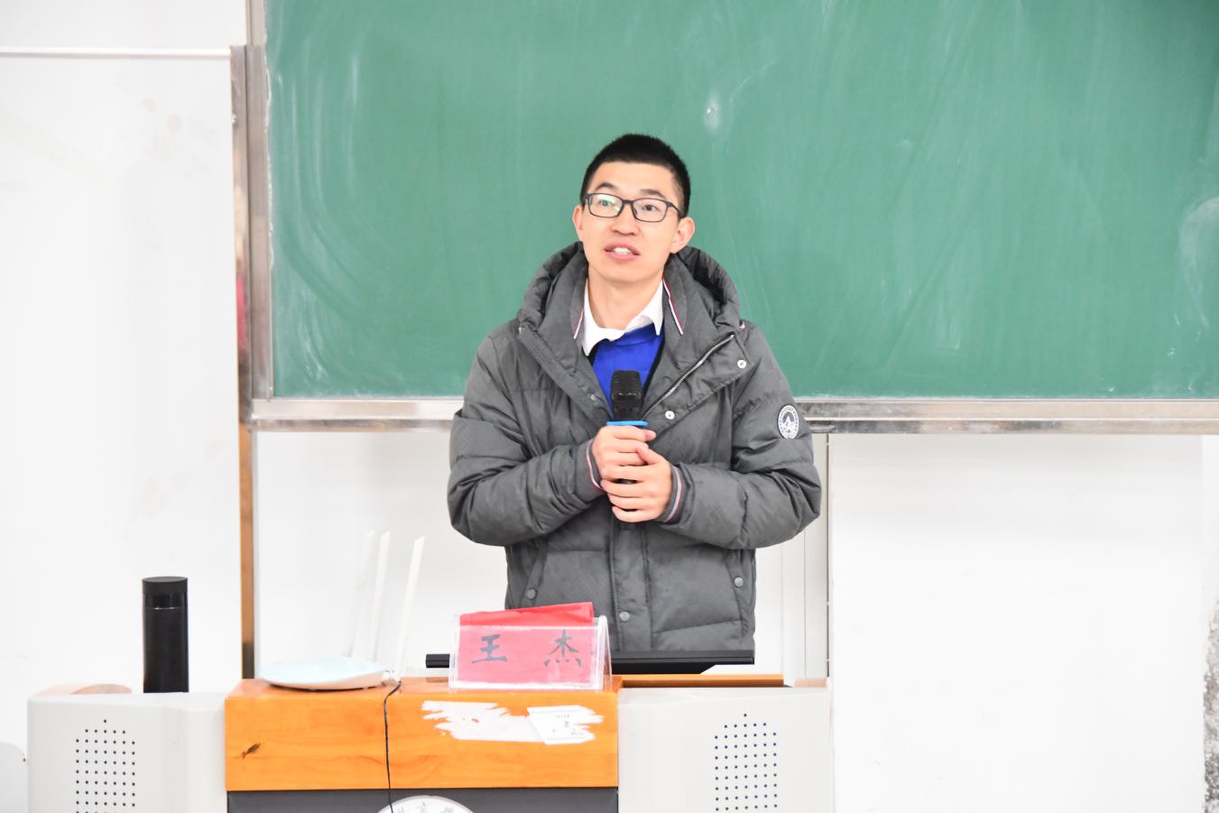 D:\宣传部\宣传部照片视频\2025.10.26入学教育王杰老师\2025.10.26入学教育王杰老师\DSC_2444.JPGDSC_2444