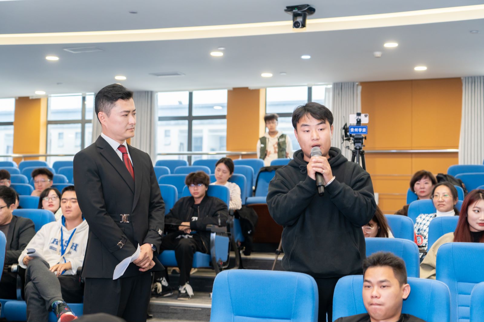 景伟健+学生.jpg 景伟健+学生.jpg
